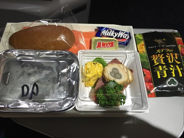 贅沢青汁と飛行機機内食