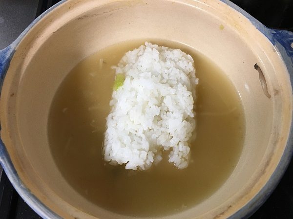 博多若杉の水炊きのスープとライス