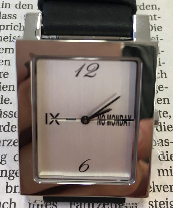 NOMondayの腕時計、ATAES Silver&Black NM-46101