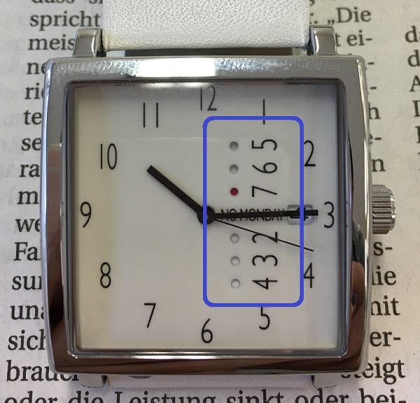NOMondayの腕時計、NM-2 NM-471BEの文字盤の曜日カレンダー