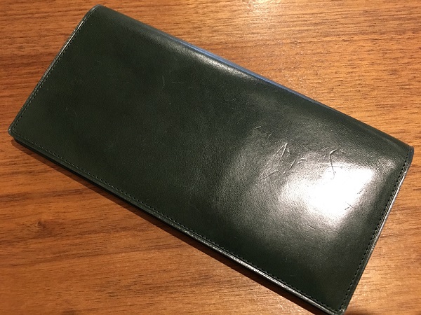 ココマイスターのプルアップレザーを使用した長財布
