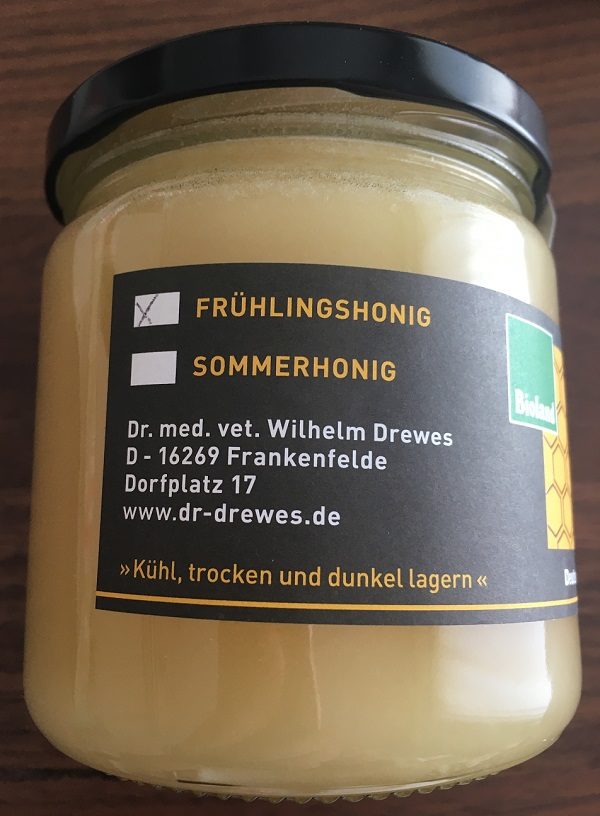 ドイツの春に採れたハチミツ