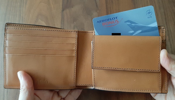 クラフスト（crafsto）のブライドルレザー 二つ折り財布、小銭入れの裏の隠しポケット