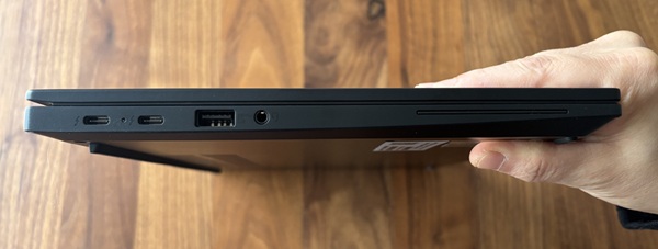 ThinkPad X13 Gen 5の側面、左側ポート類