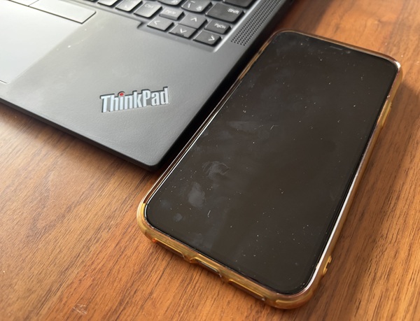 ThinkPad X13の薄さ