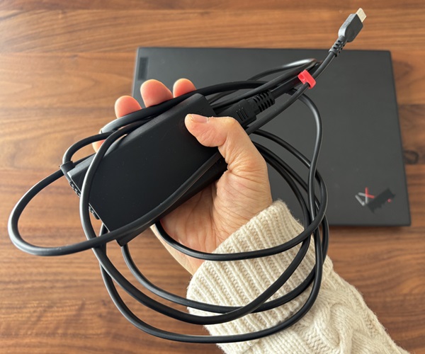 ThinkPad X1 Carbon Gen 11の充電器