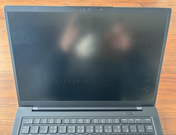 ThinkPad X1 Carbon Gen 11の液晶画面